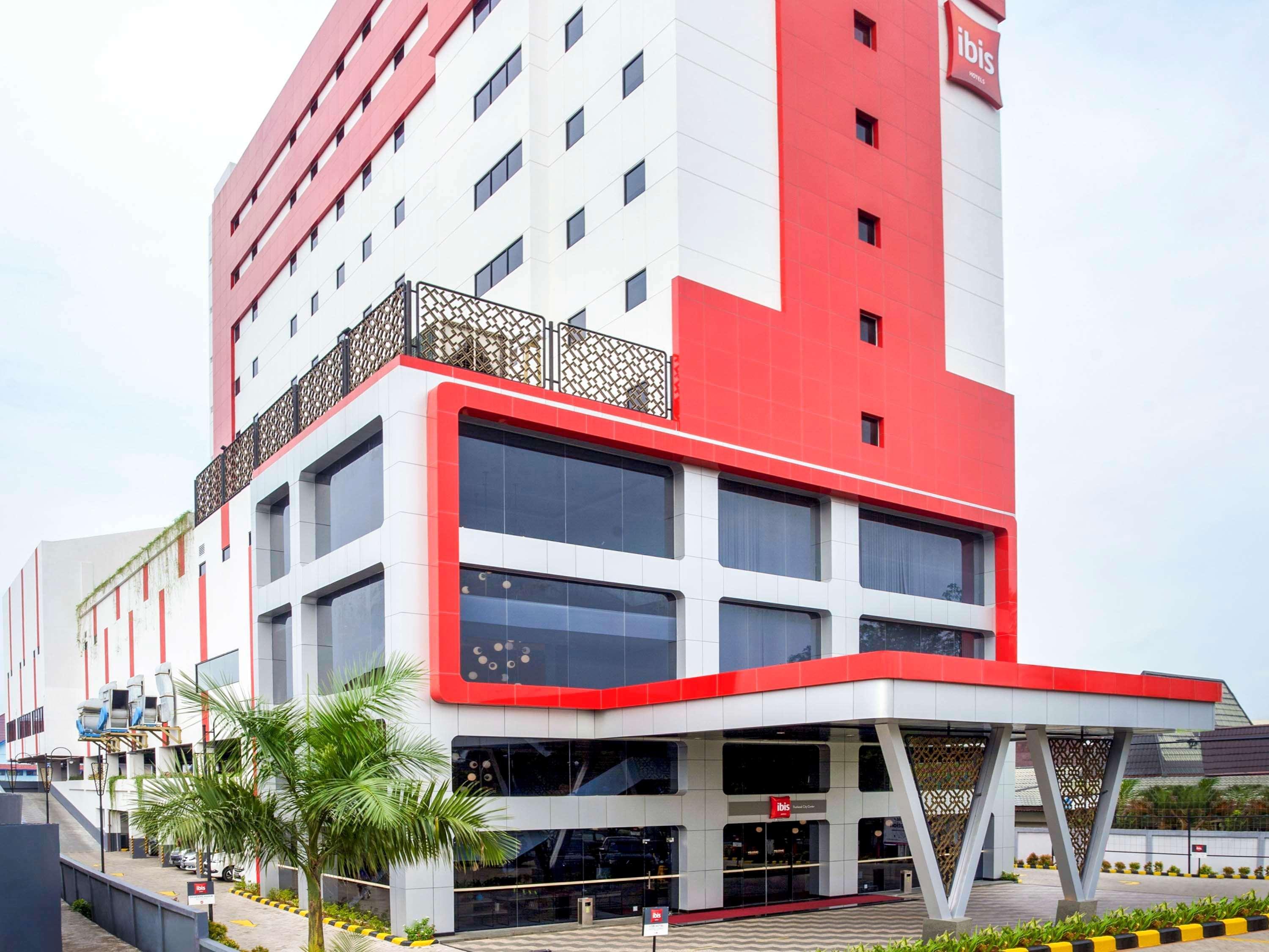 Ibis Pontianak City Center Екстериор снимка