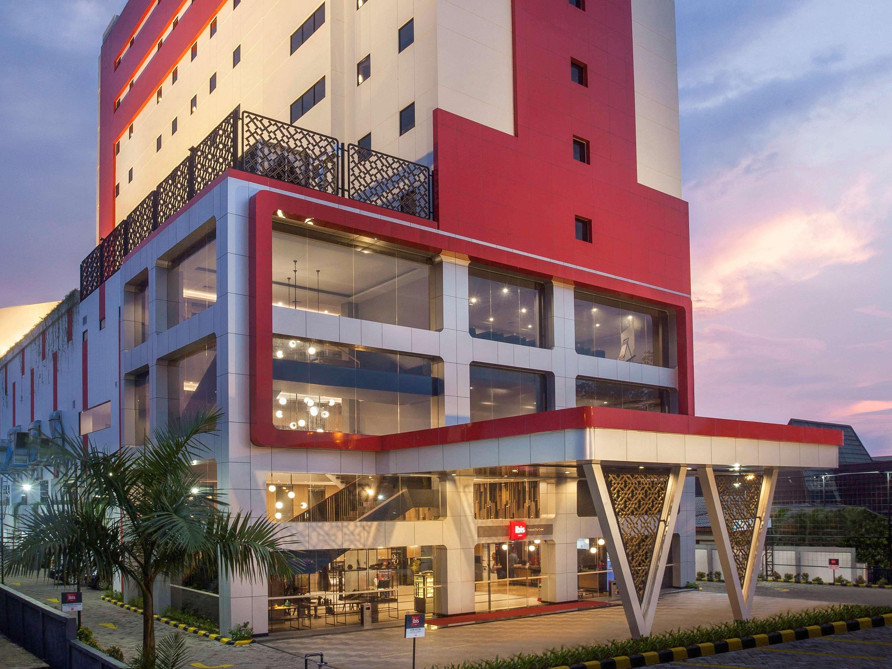 Ibis Pontianak City Center Екстериор снимка