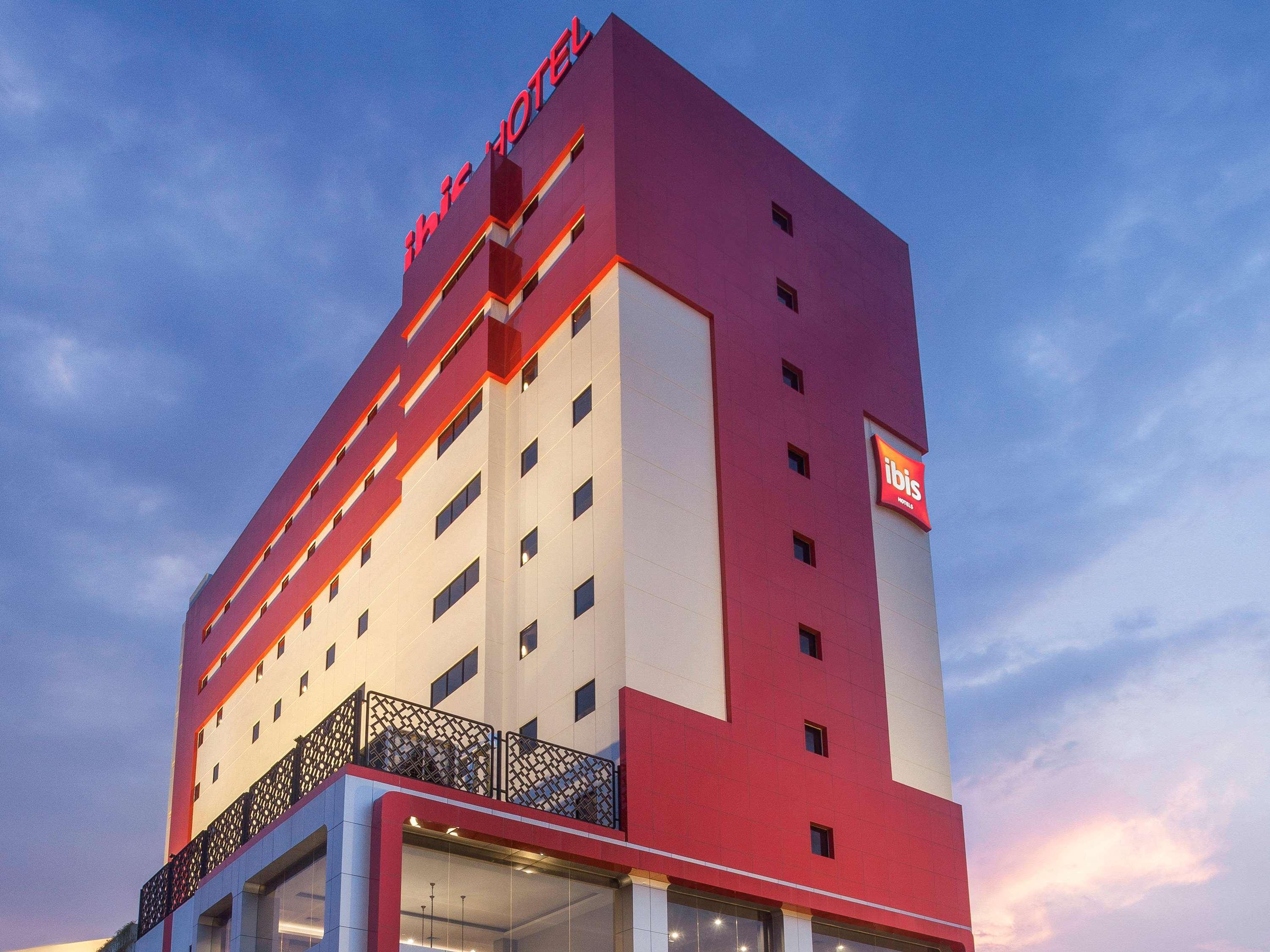 Ibis Pontianak City Center Екстериор снимка