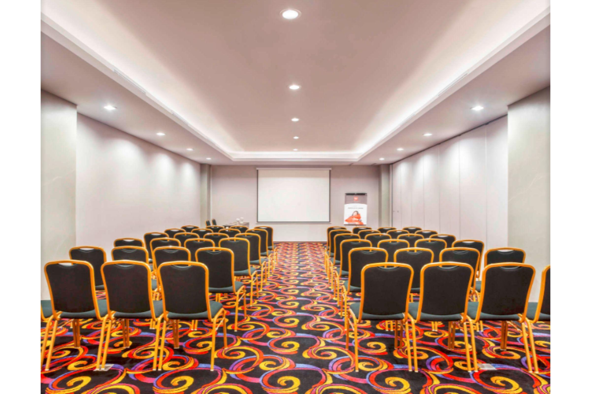 Ibis Pontianak City Center Екстериор снимка