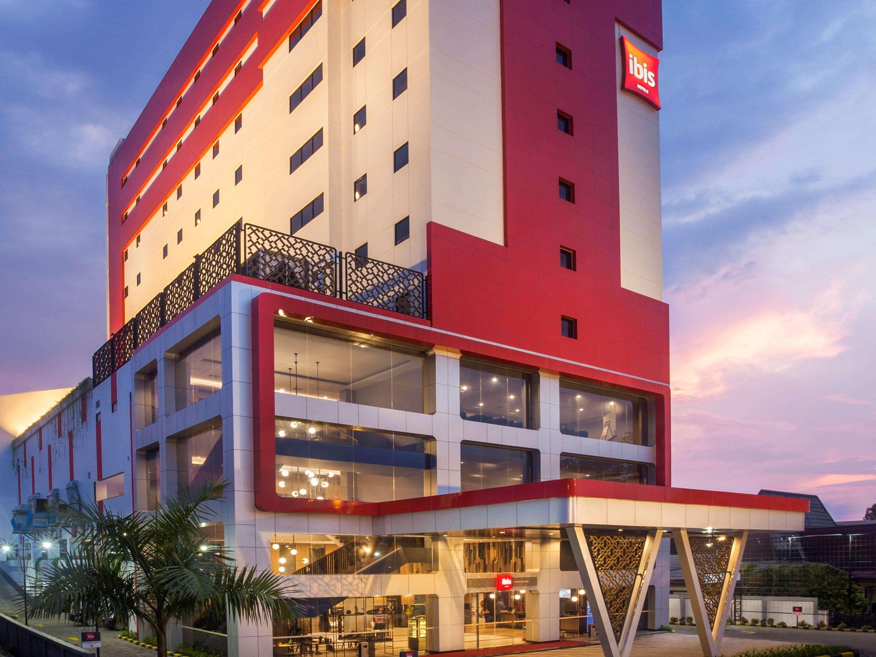 Ibis Pontianak City Center Екстериор снимка