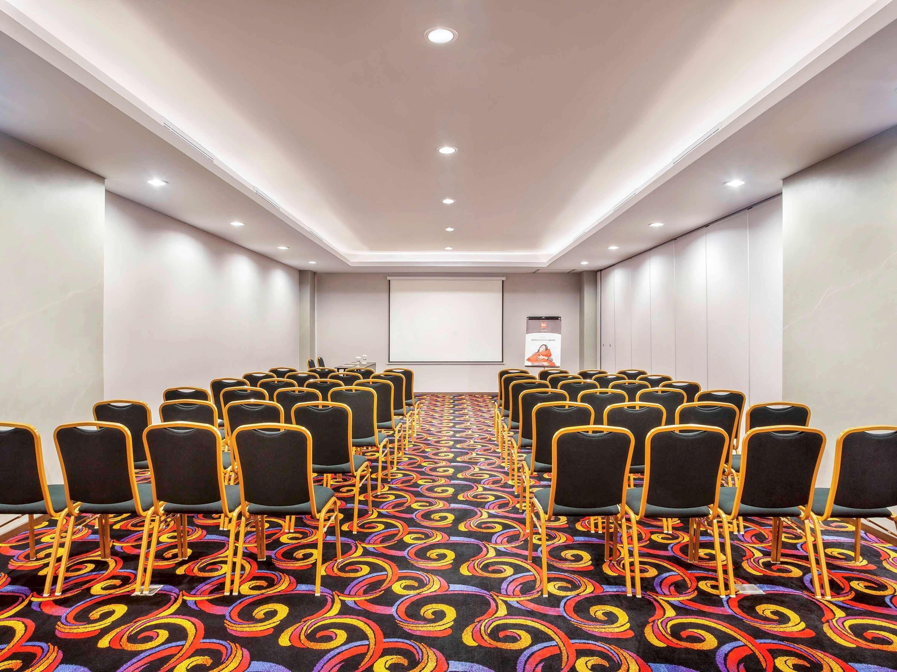 Ibis Pontianak City Center Екстериор снимка