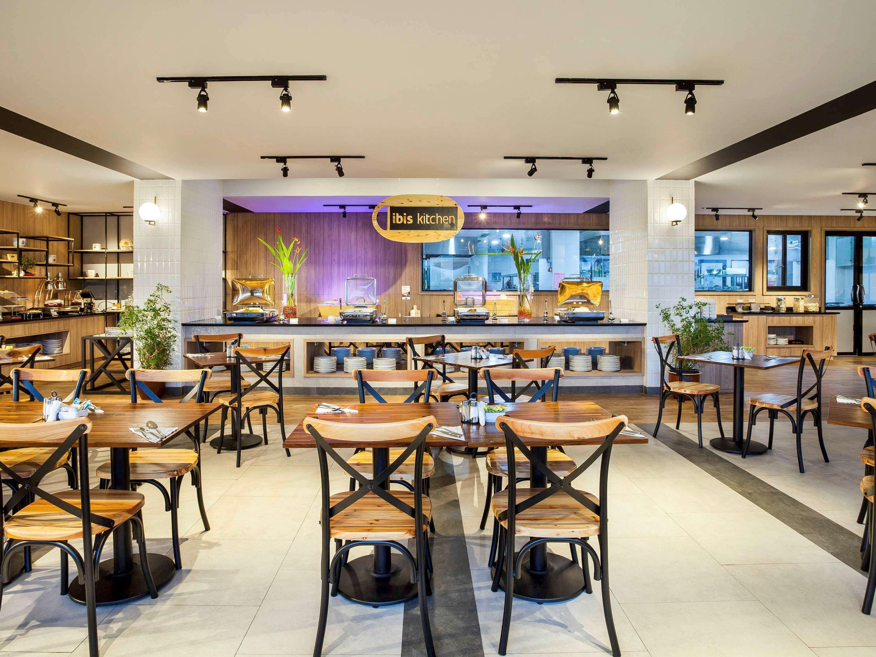 Ibis Pontianak City Center Екстериор снимка