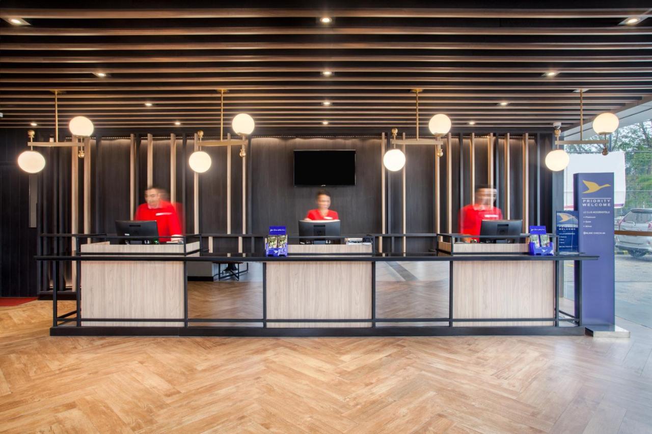 Ibis Pontianak City Center Екстериор снимка