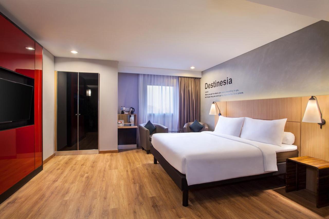 Ibis Pontianak City Center Екстериор снимка