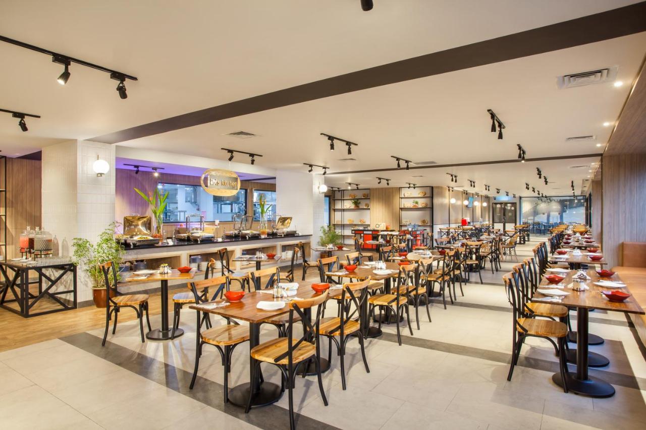 Ibis Pontianak City Center Екстериор снимка