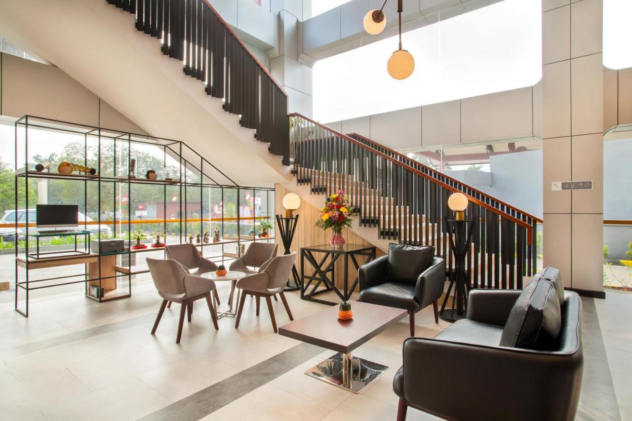 Ibis Pontianak City Center Екстериор снимка