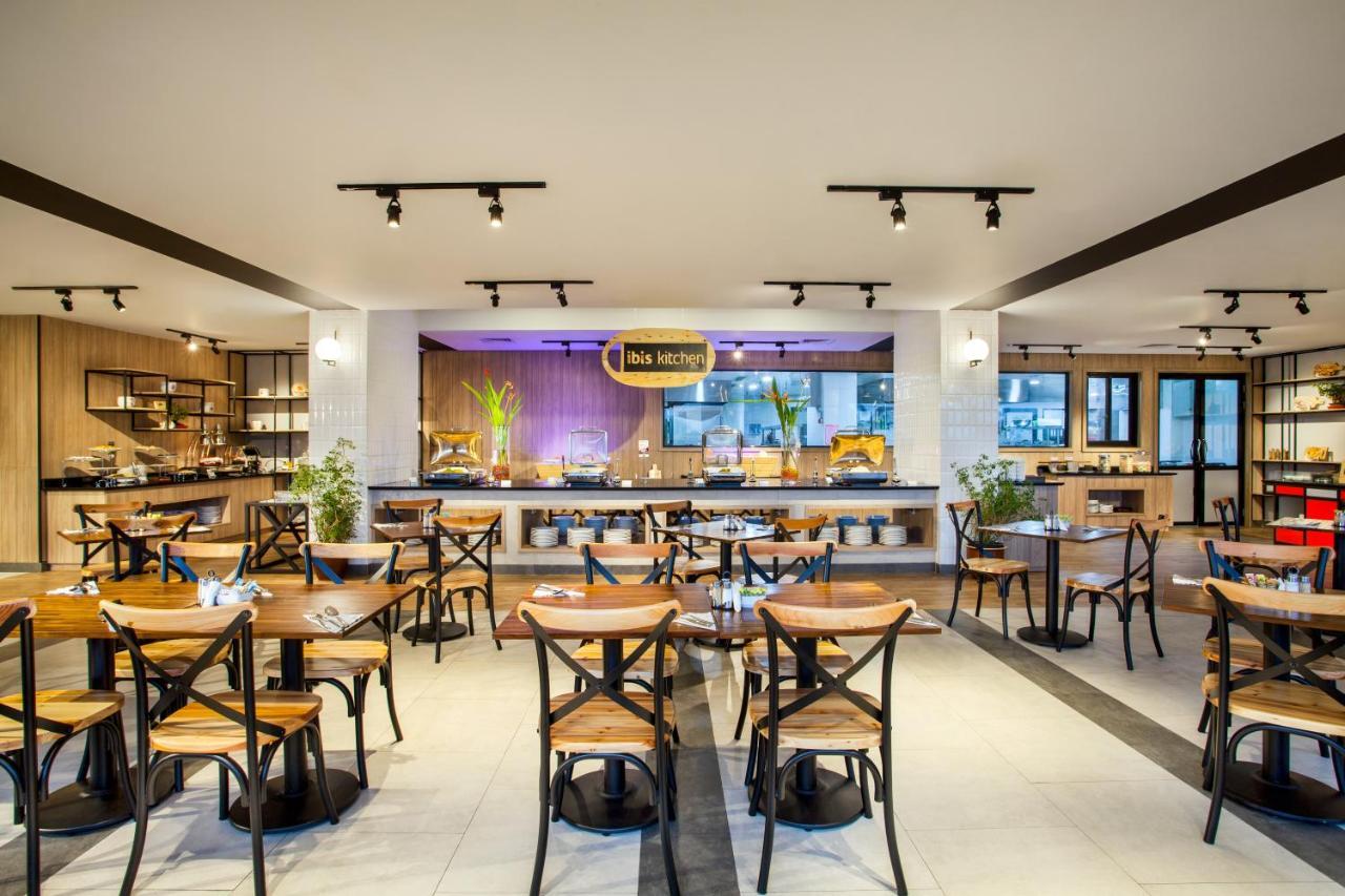 Ibis Pontianak City Center Екстериор снимка