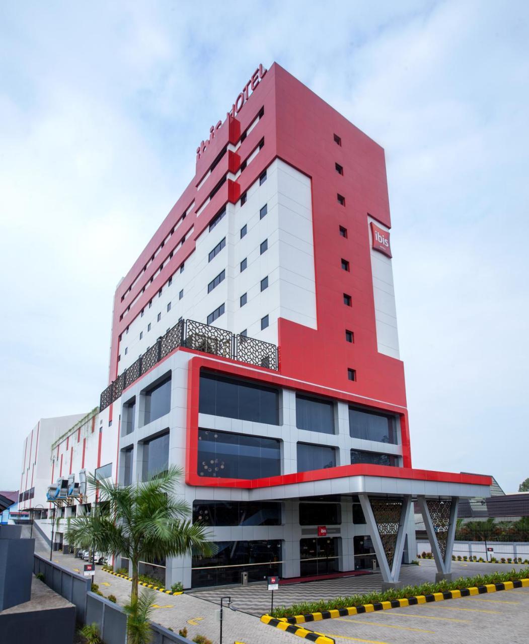 Ibis Pontianak City Center Екстериор снимка