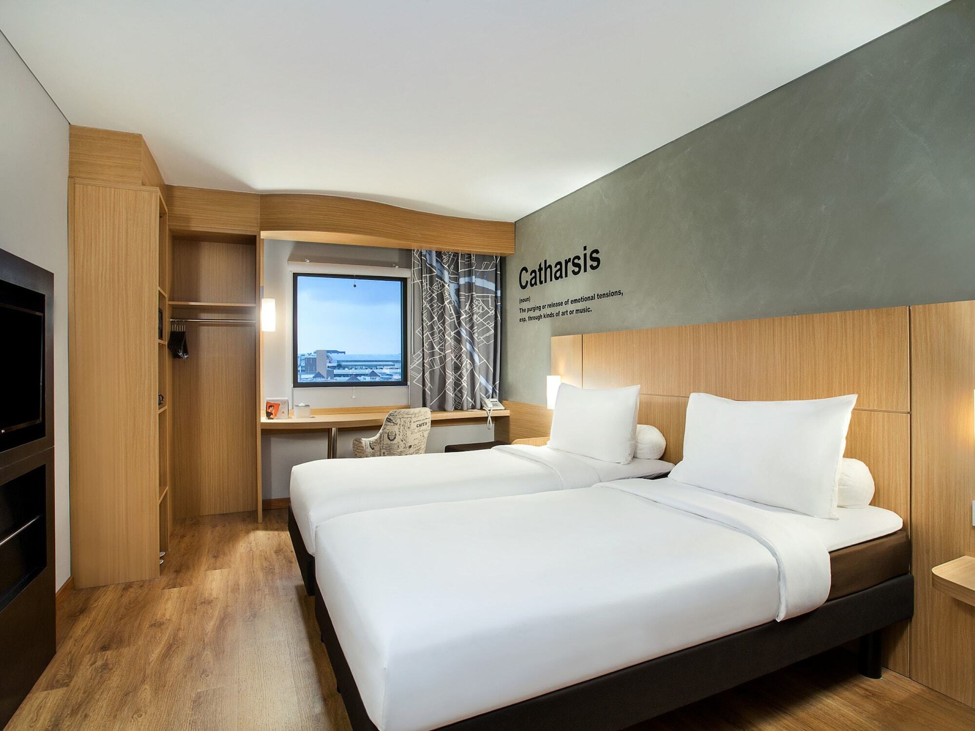 Ibis Pontianak City Center Екстериор снимка
