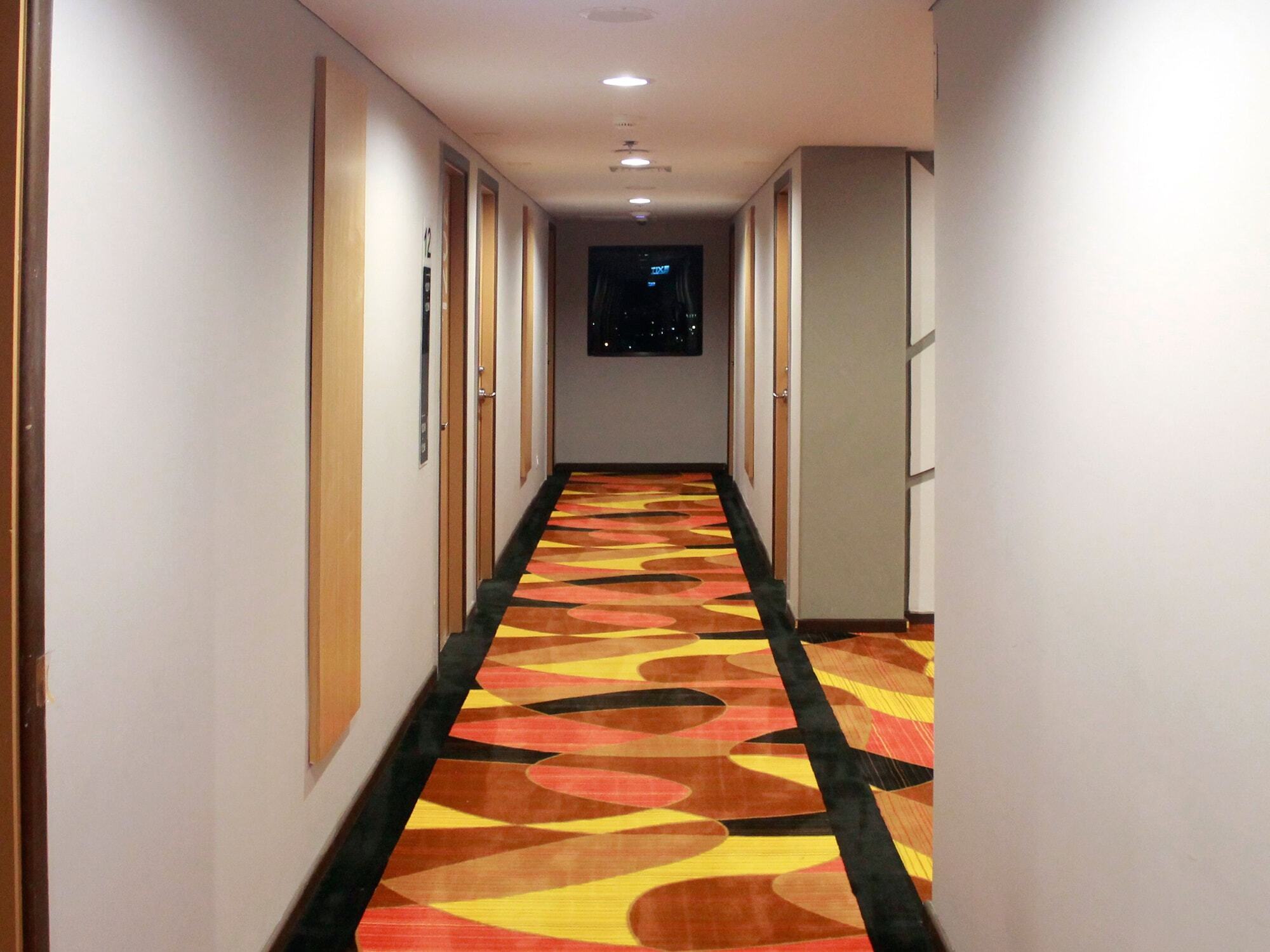 Ibis Pontianak City Center Екстериор снимка