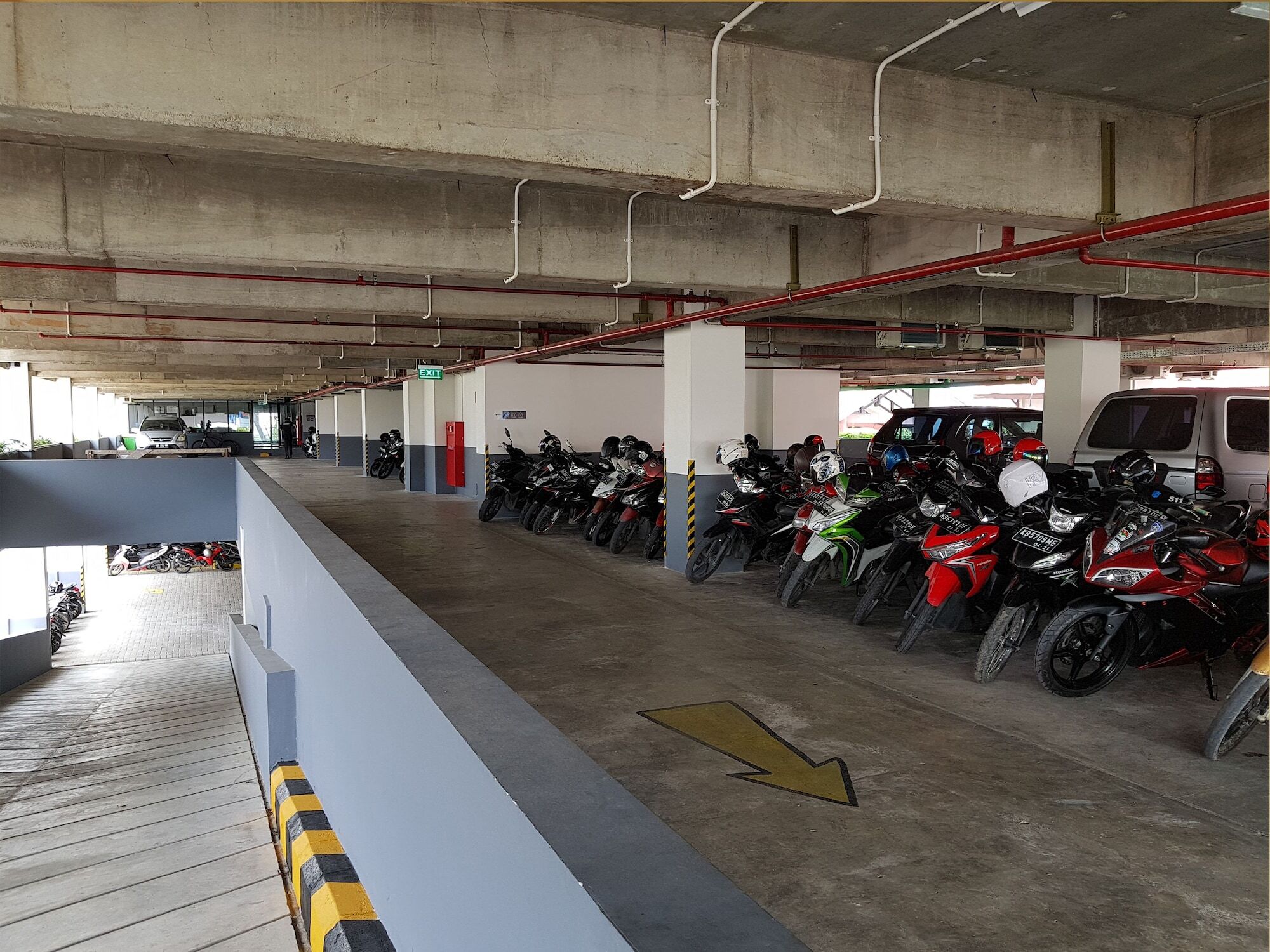 Ibis Pontianak City Center Екстериор снимка