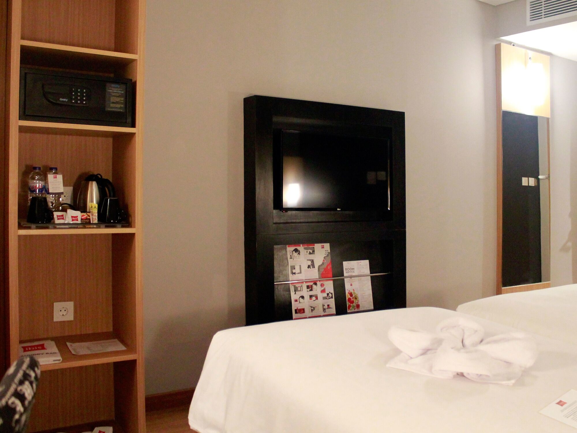 Ibis Pontianak City Center Екстериор снимка