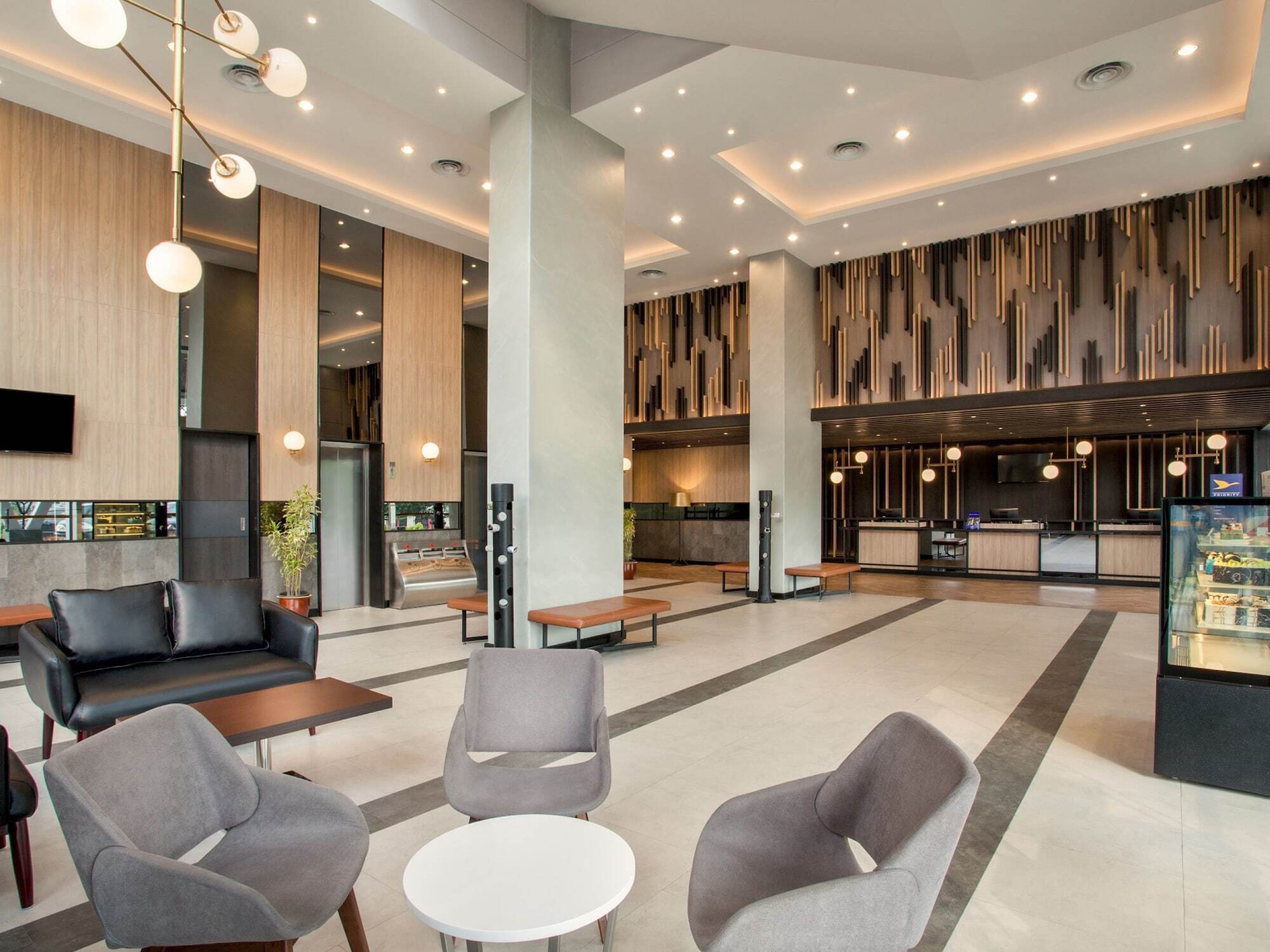 Ibis Pontianak City Center Екстериор снимка